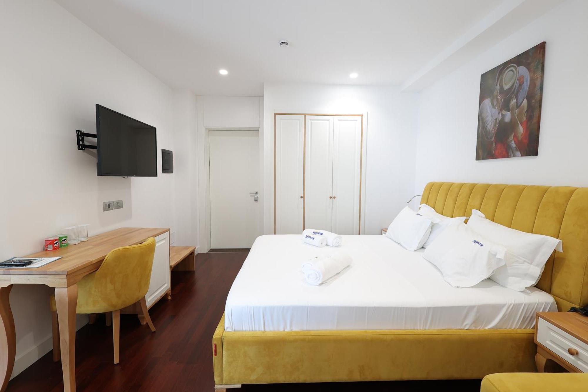 Harbour Hotel Sarandë エクステリア 写真