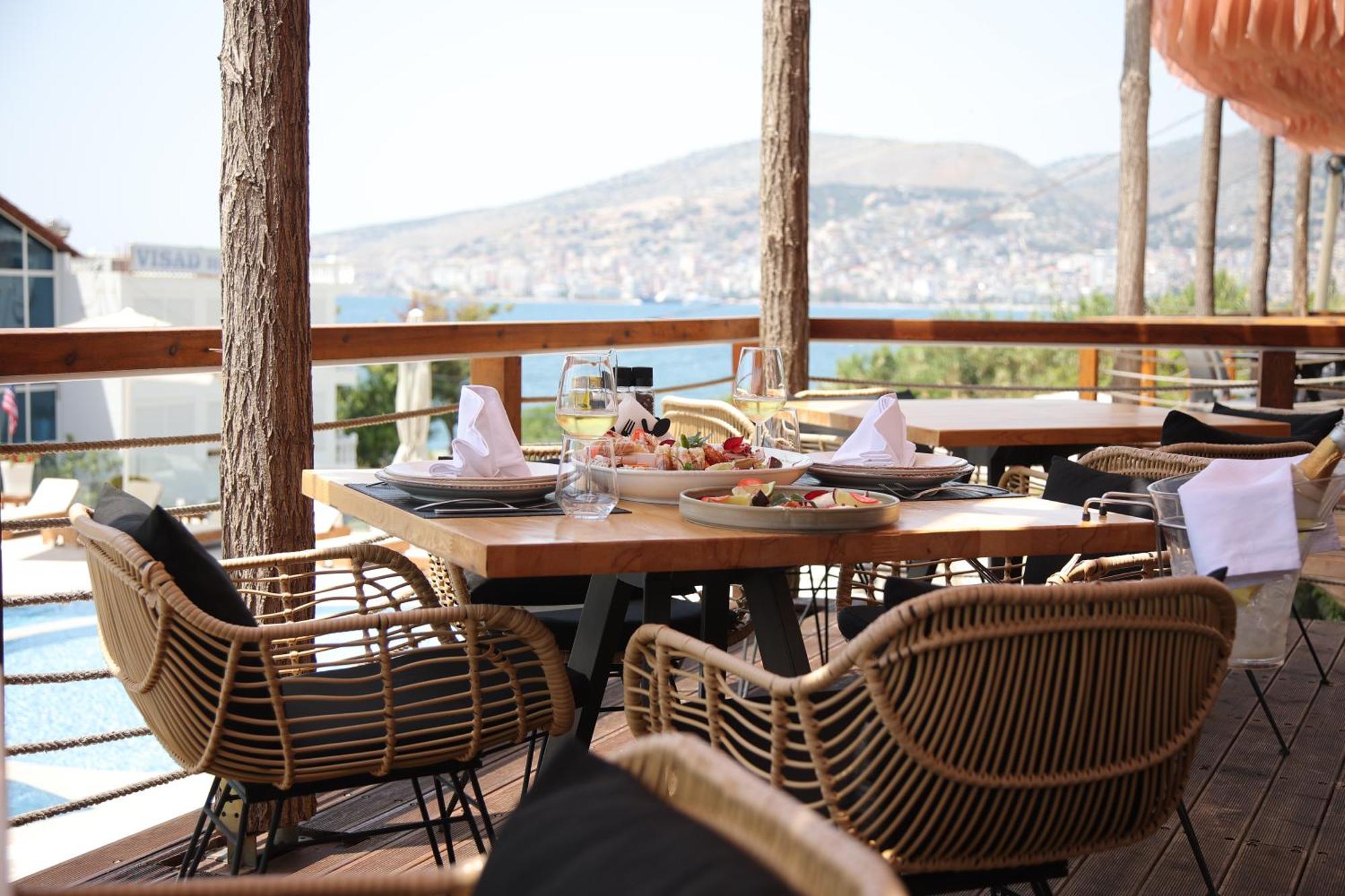 Harbour Hotel Sarandë エクステリア 写真