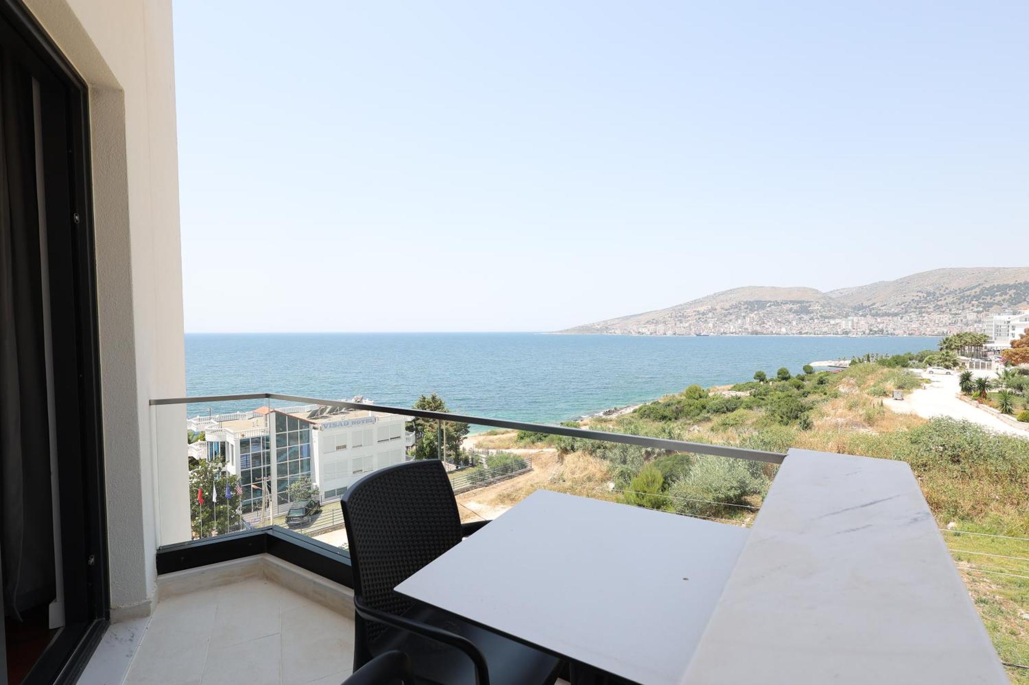 Harbour Hotel Sarandë エクステリア 写真