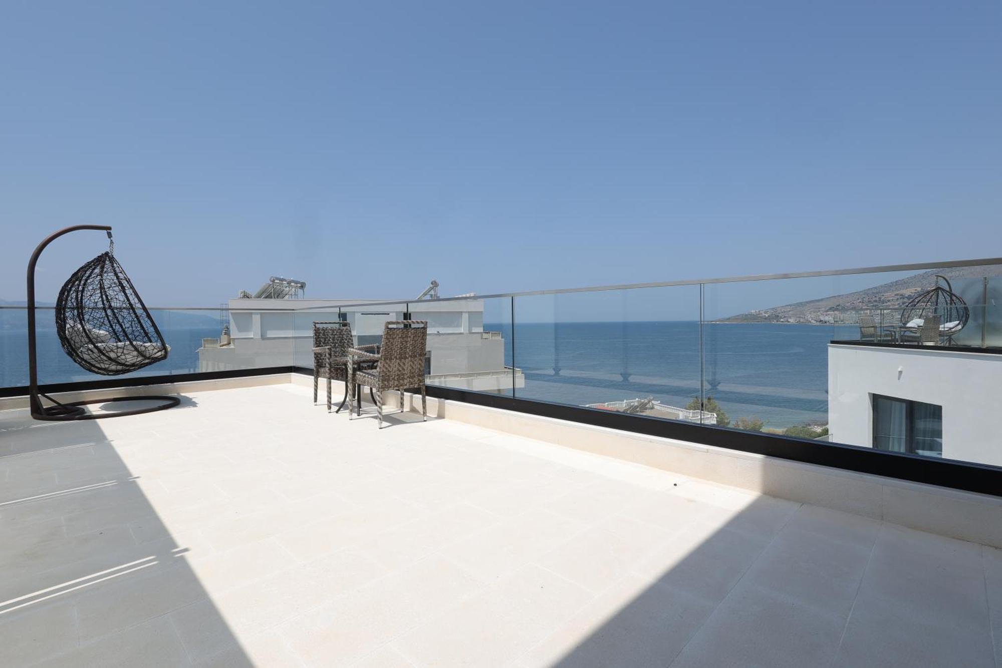 Harbour Hotel Sarandë エクステリア 写真