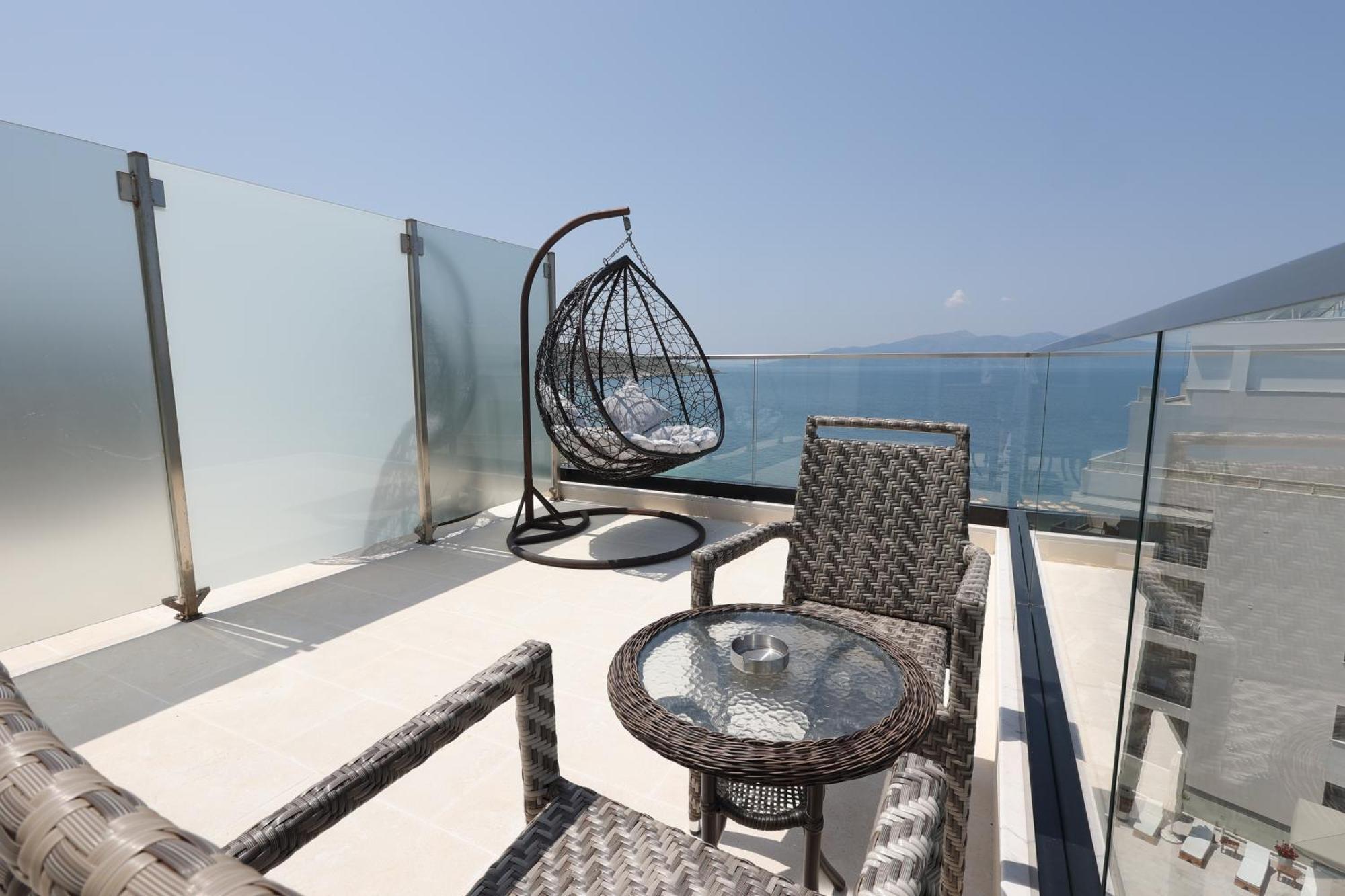 Harbour Hotel Sarandë エクステリア 写真