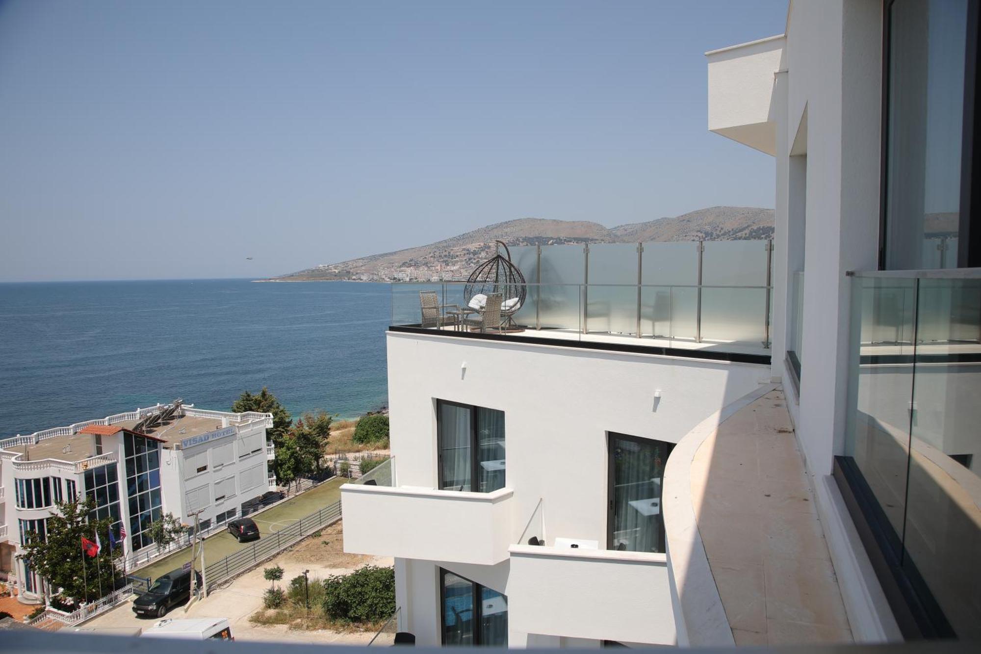 Harbour Hotel Sarandë エクステリア 写真