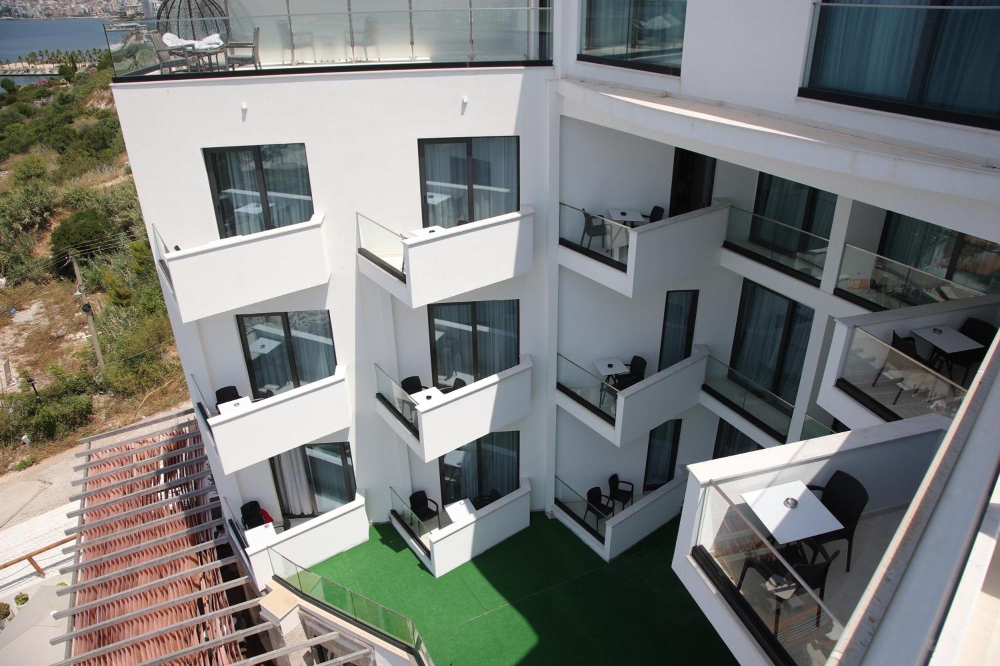 Harbour Hotel Sarandë エクステリア 写真