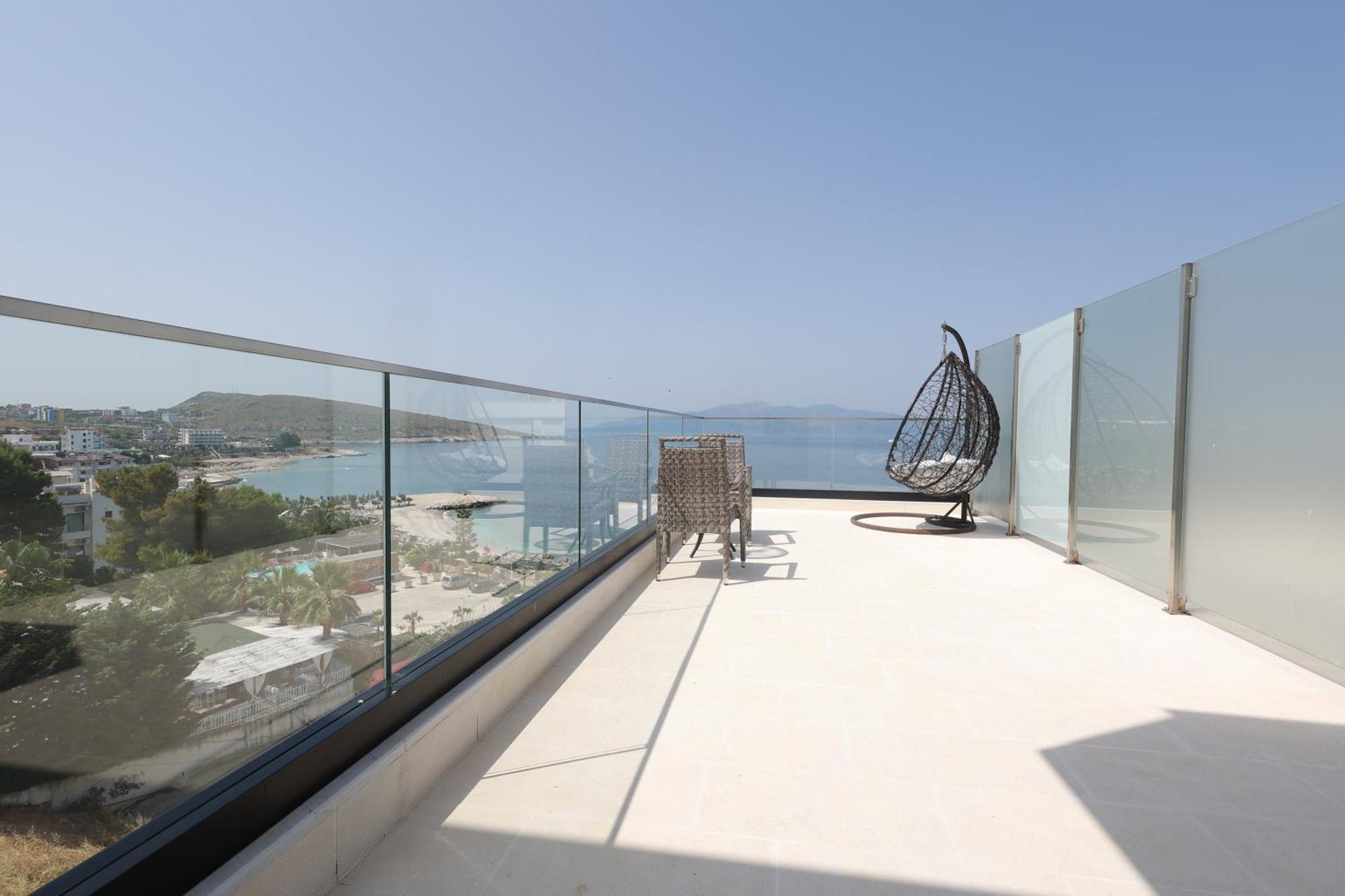 Harbour Hotel Sarandë エクステリア 写真