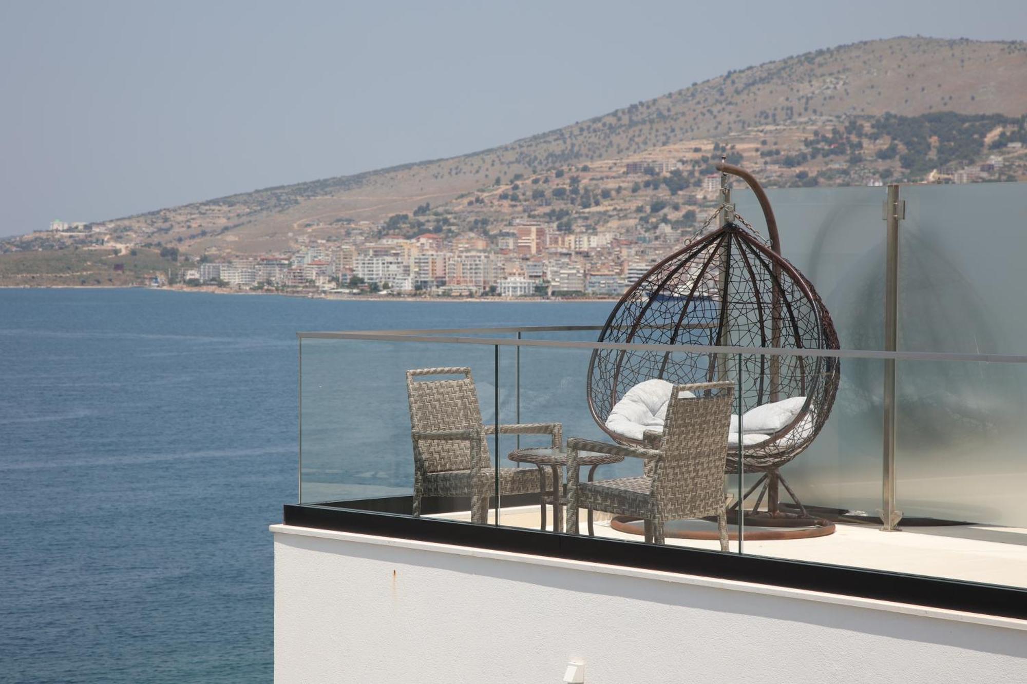 Harbour Hotel Sarandë エクステリア 写真