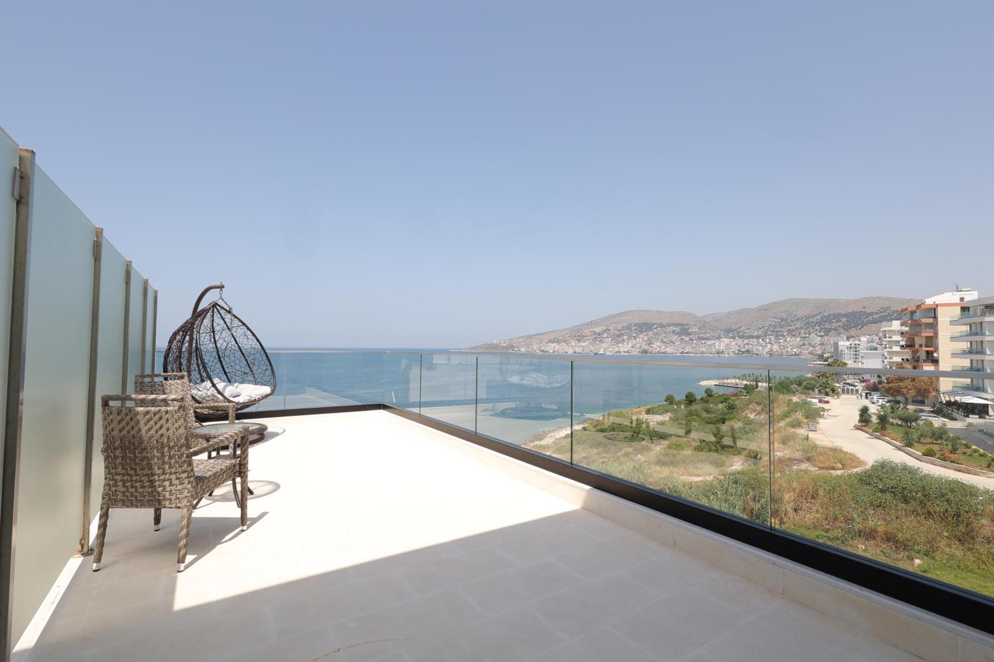 Harbour Hotel Sarandë エクステリア 写真